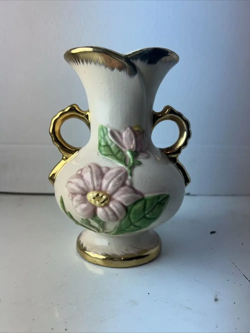 BEAUTIFUL MID CENTURY HULL ART POTTERY MADE IN THE U.S.A. H-7- 6 1/2